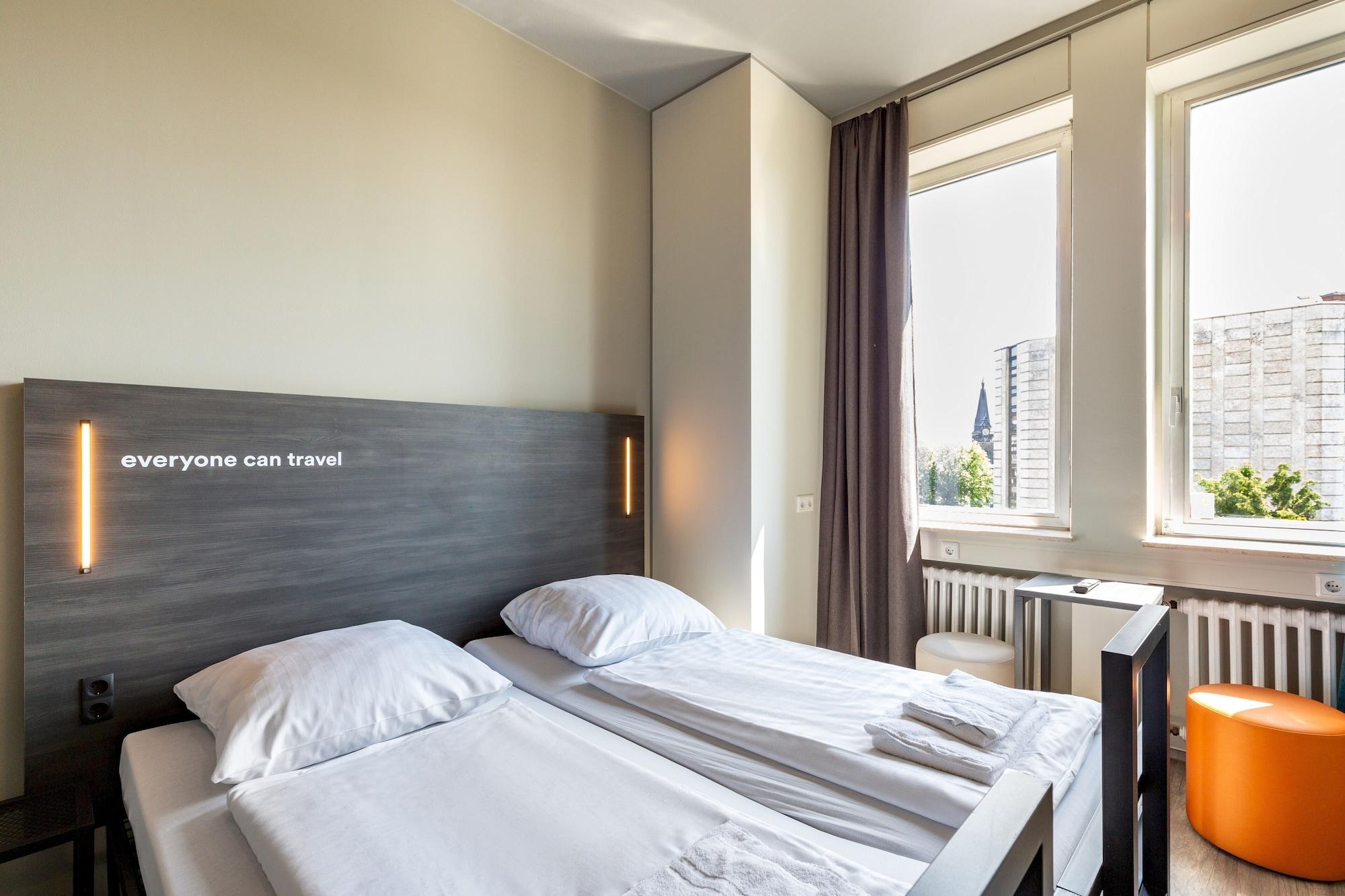 A&O Aachen Hauptbahnhof Hotel Bagian luar foto