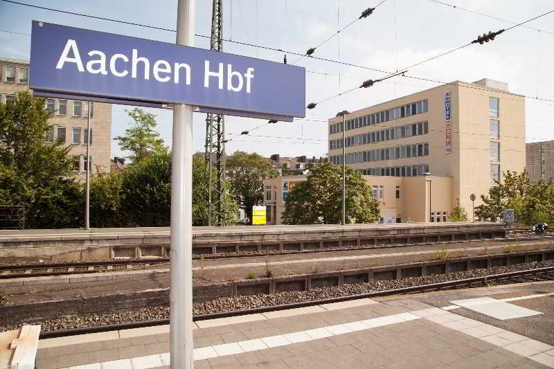 A&O Aachen Hauptbahnhof Hotel Bagian luar foto