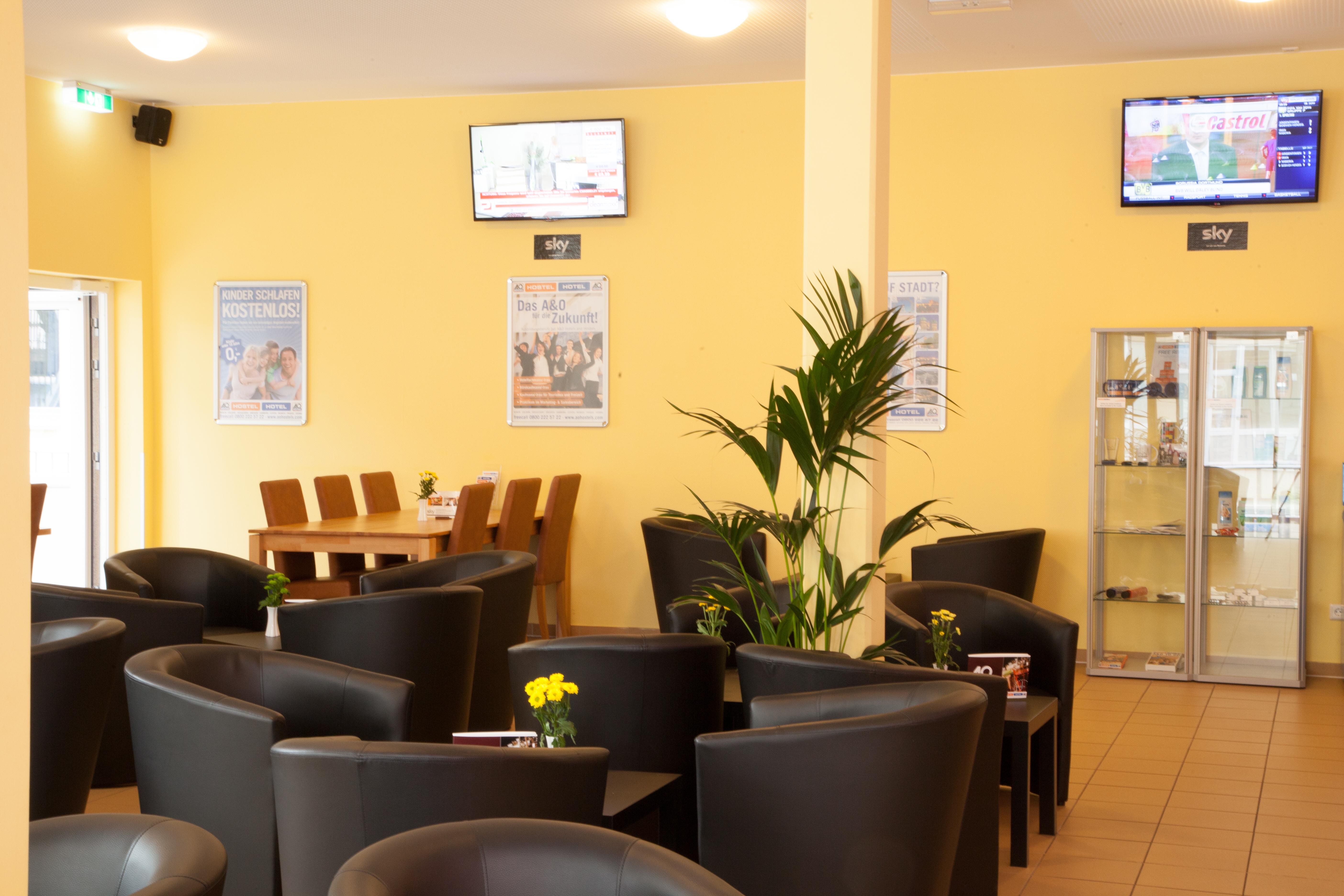 A&O Aachen Hauptbahnhof Hotel Bagian luar foto