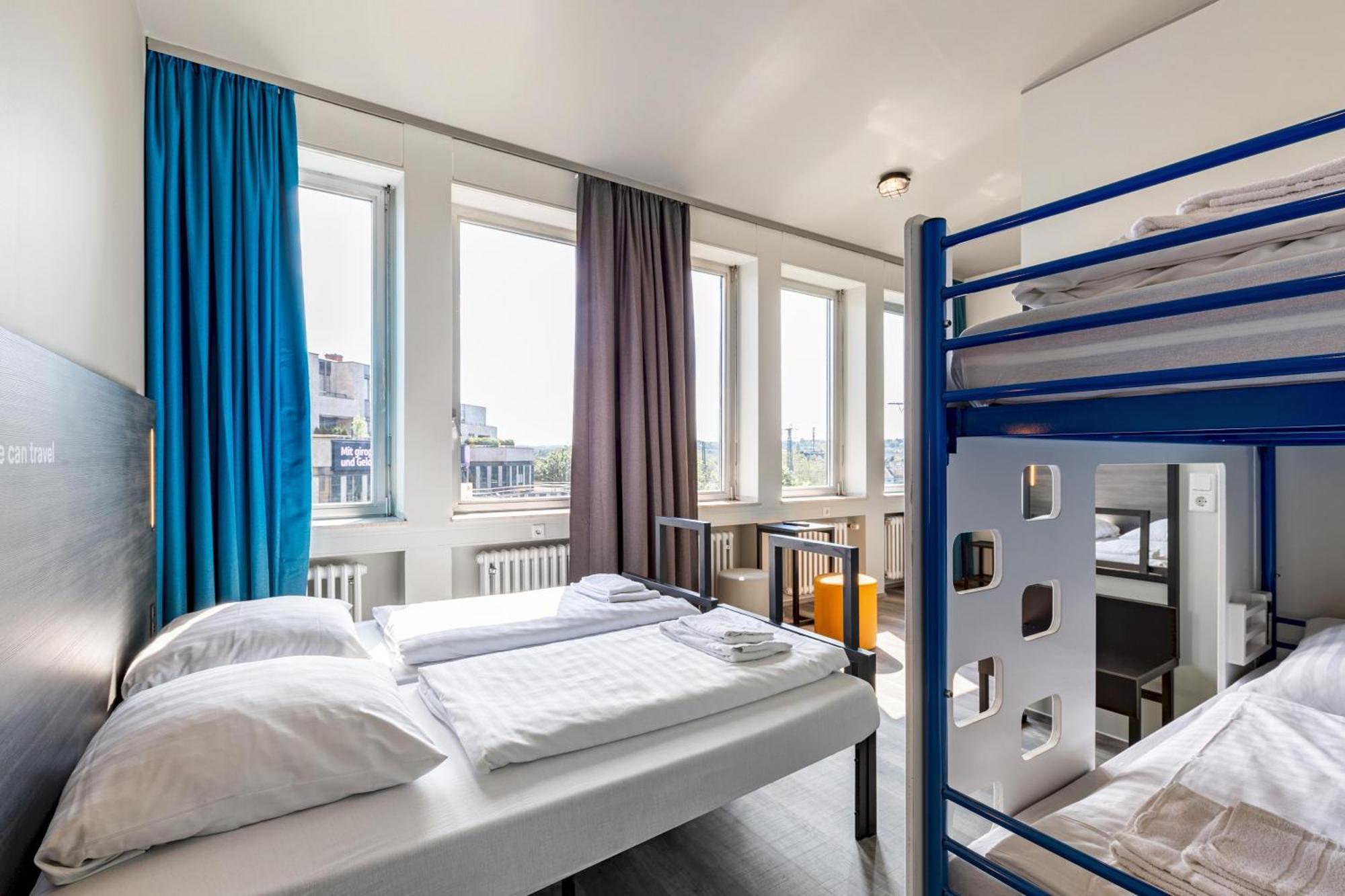 A&O Aachen Hauptbahnhof Hotel Bagian luar foto