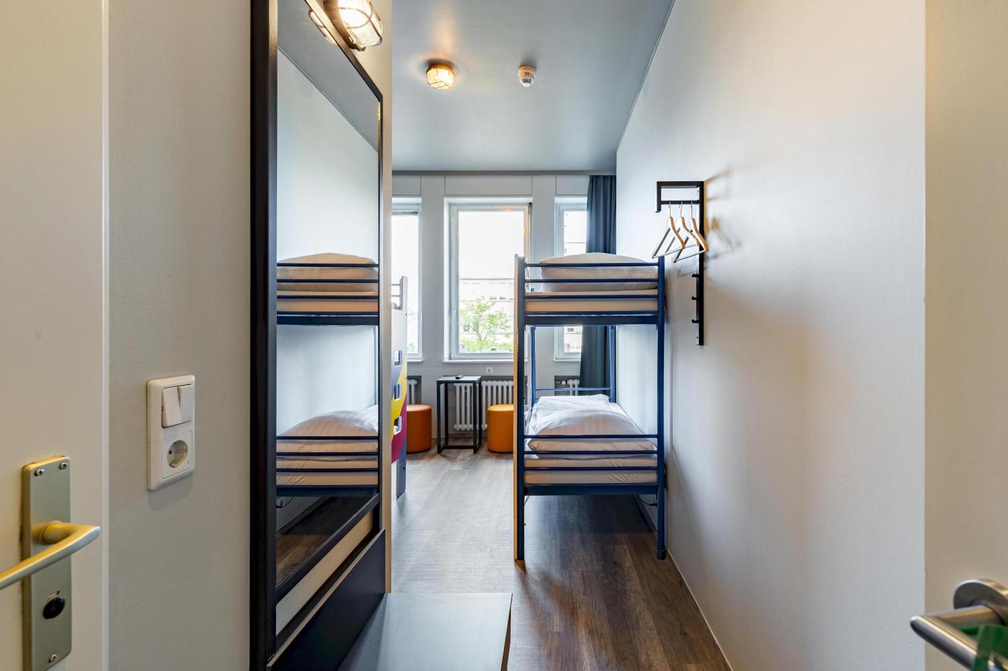 A&O Aachen Hauptbahnhof Hotel Bagian luar foto