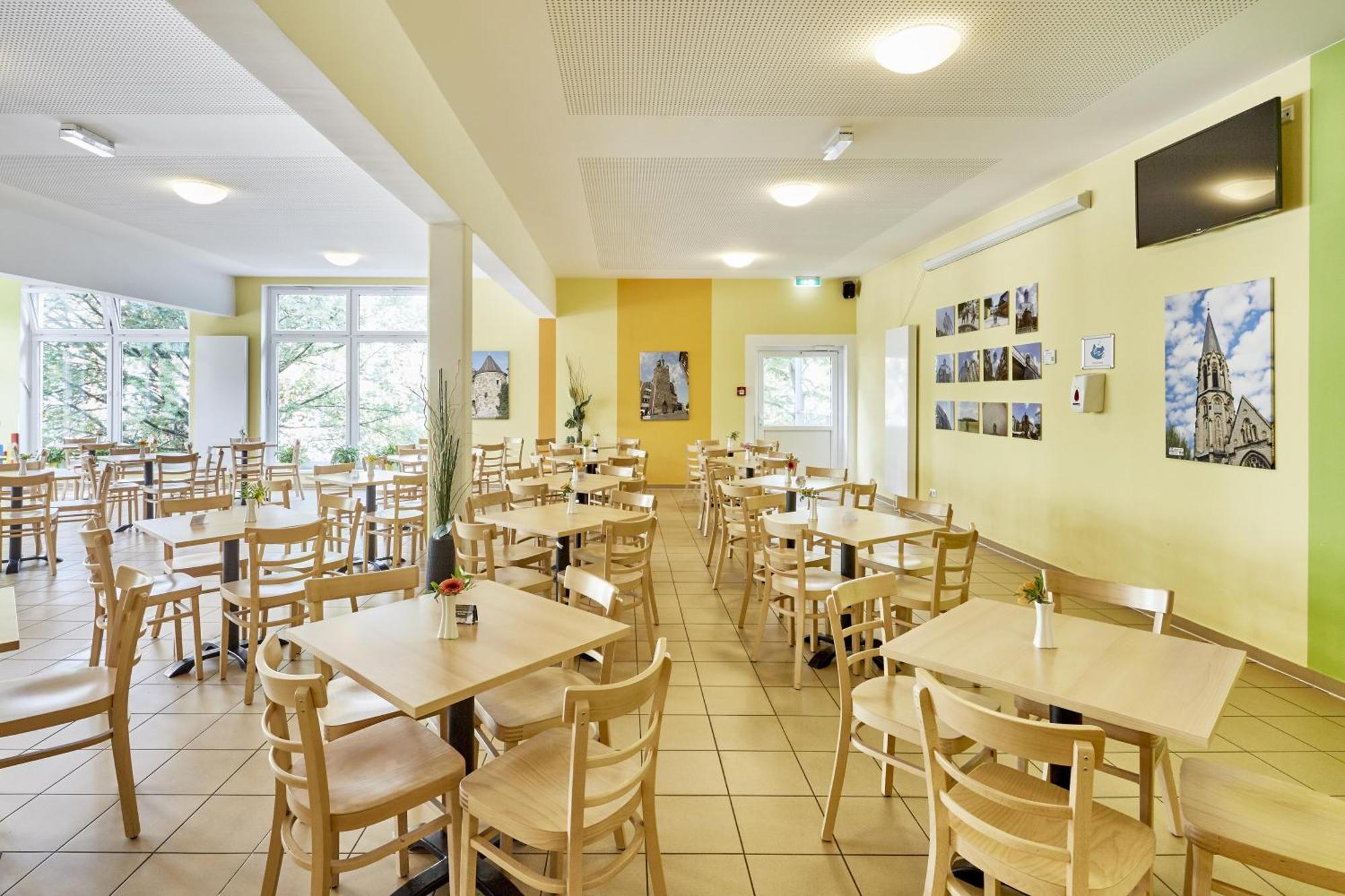 A&O Aachen Hauptbahnhof Hotel Bagian luar foto