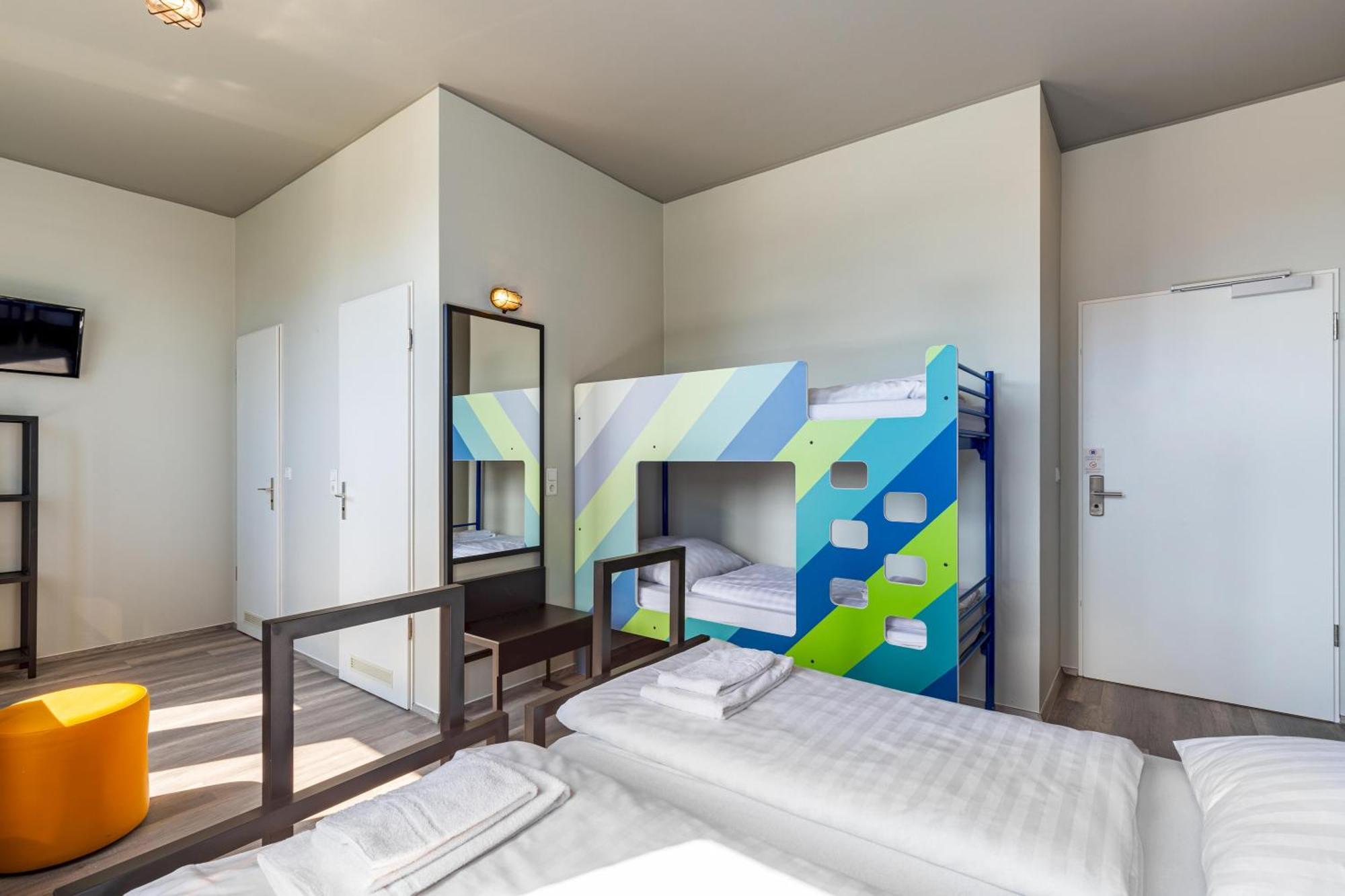A&O Aachen Hauptbahnhof Hotel Bagian luar foto