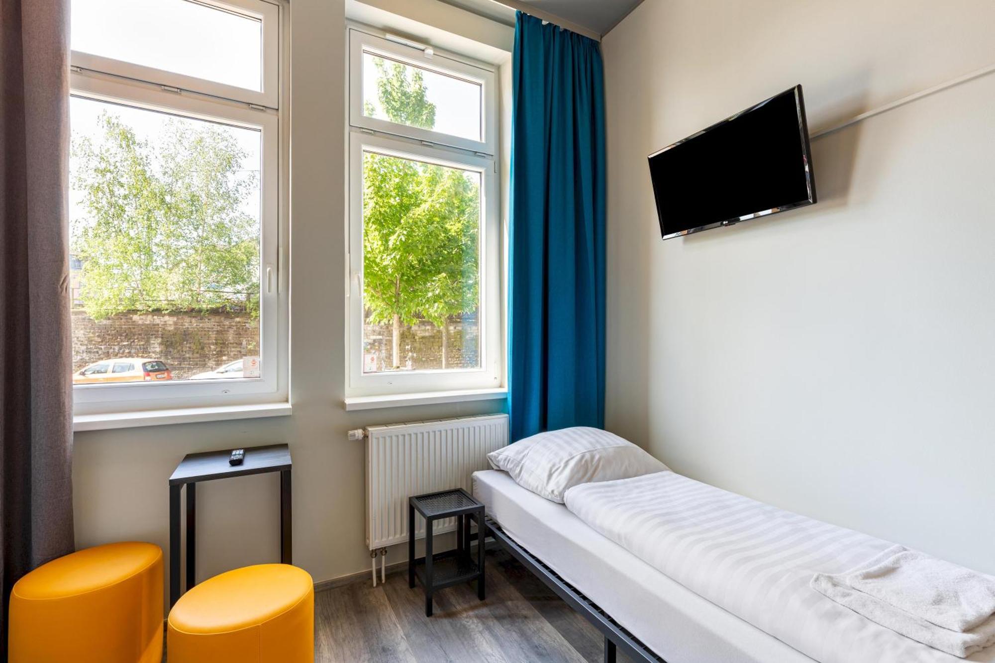 A&O Aachen Hauptbahnhof Hotel Bagian luar foto