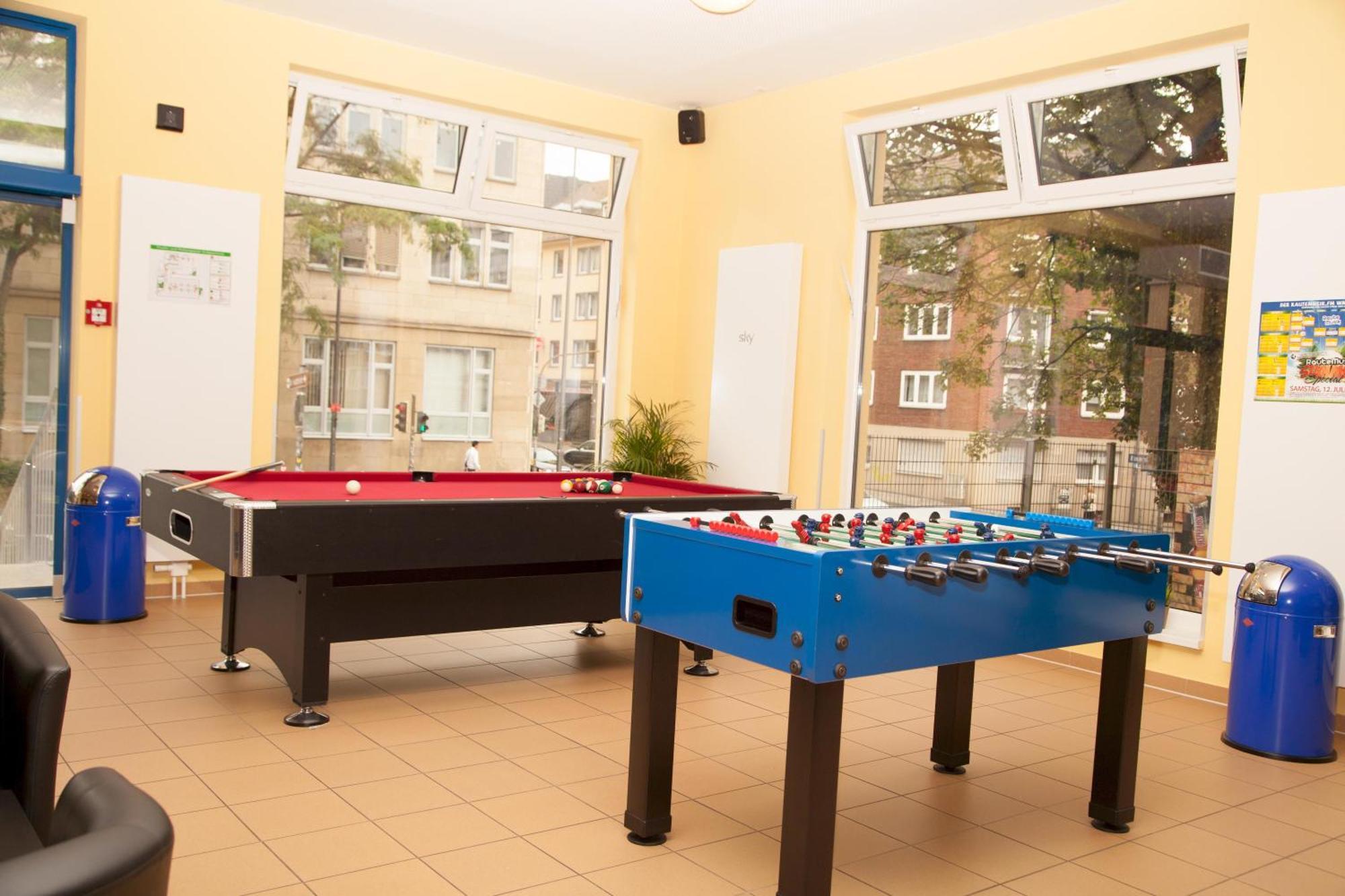 A&O Aachen Hauptbahnhof Hotel Bagian luar foto