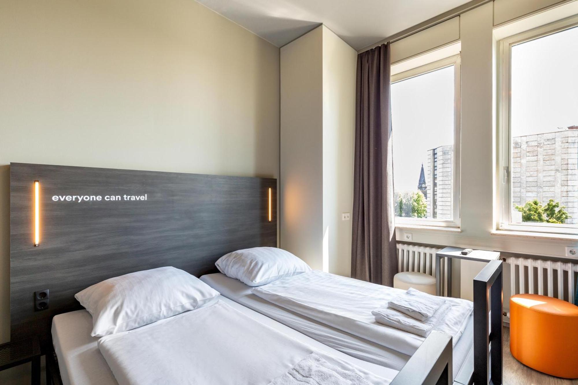 A&O Aachen Hauptbahnhof Hotel Bagian luar foto