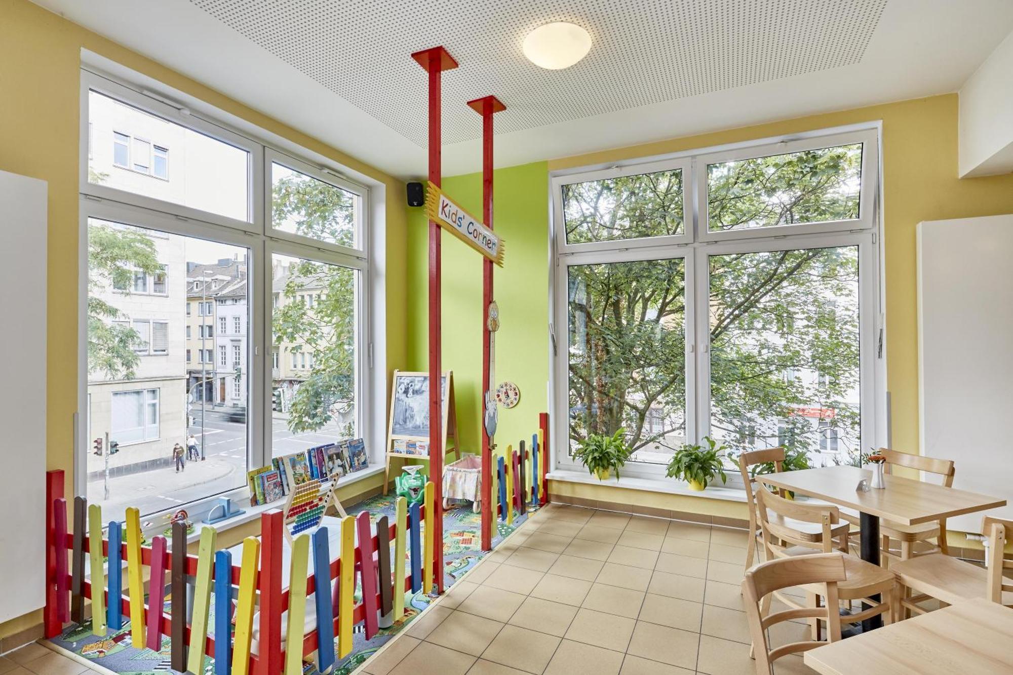 A&O Aachen Hauptbahnhof Hotel Bagian luar foto