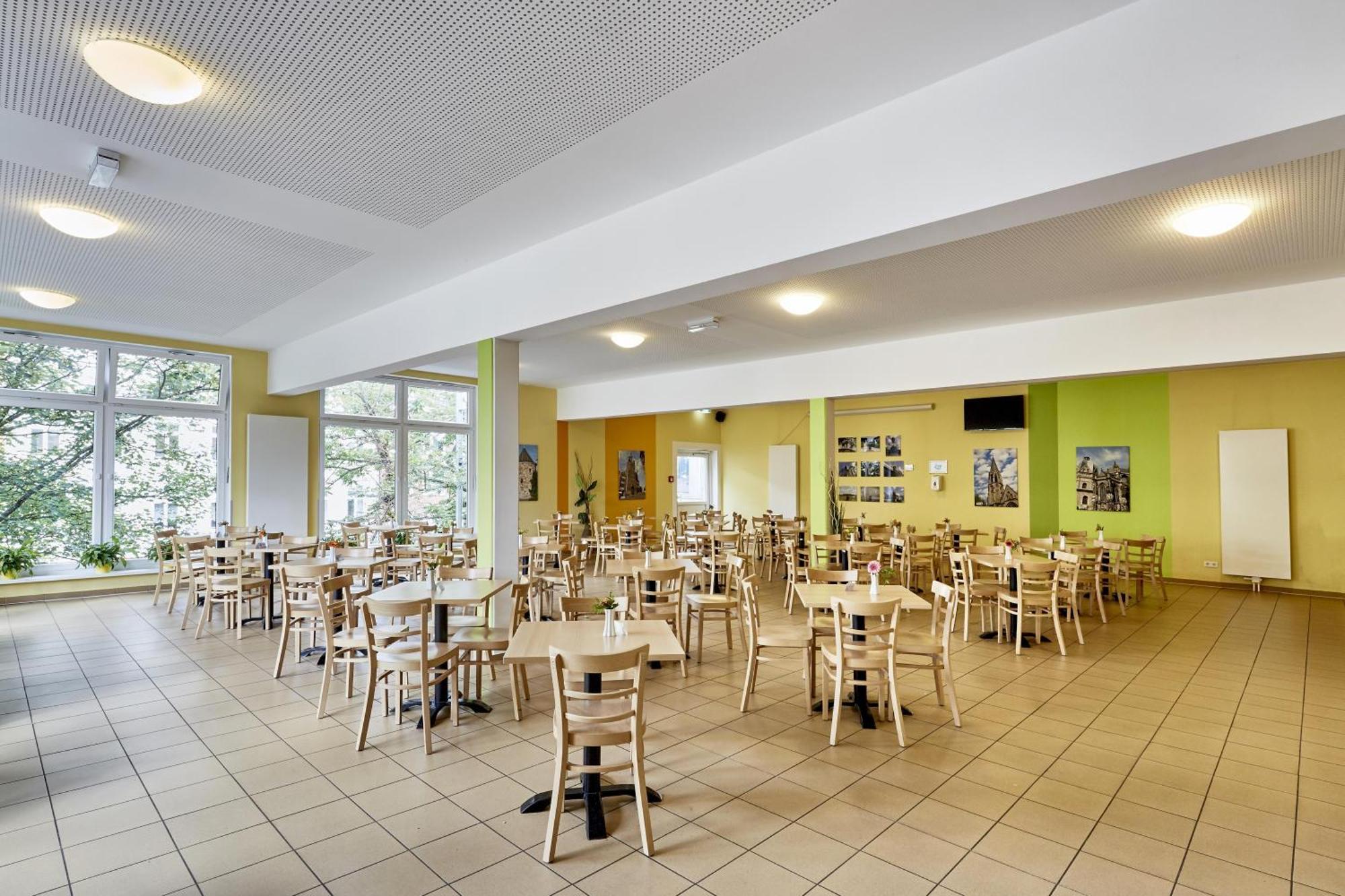 A&O Aachen Hauptbahnhof Hotel Bagian luar foto