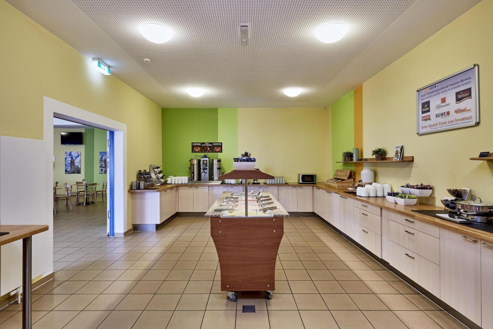 A&O Aachen Hauptbahnhof Hotel Bagian luar foto
