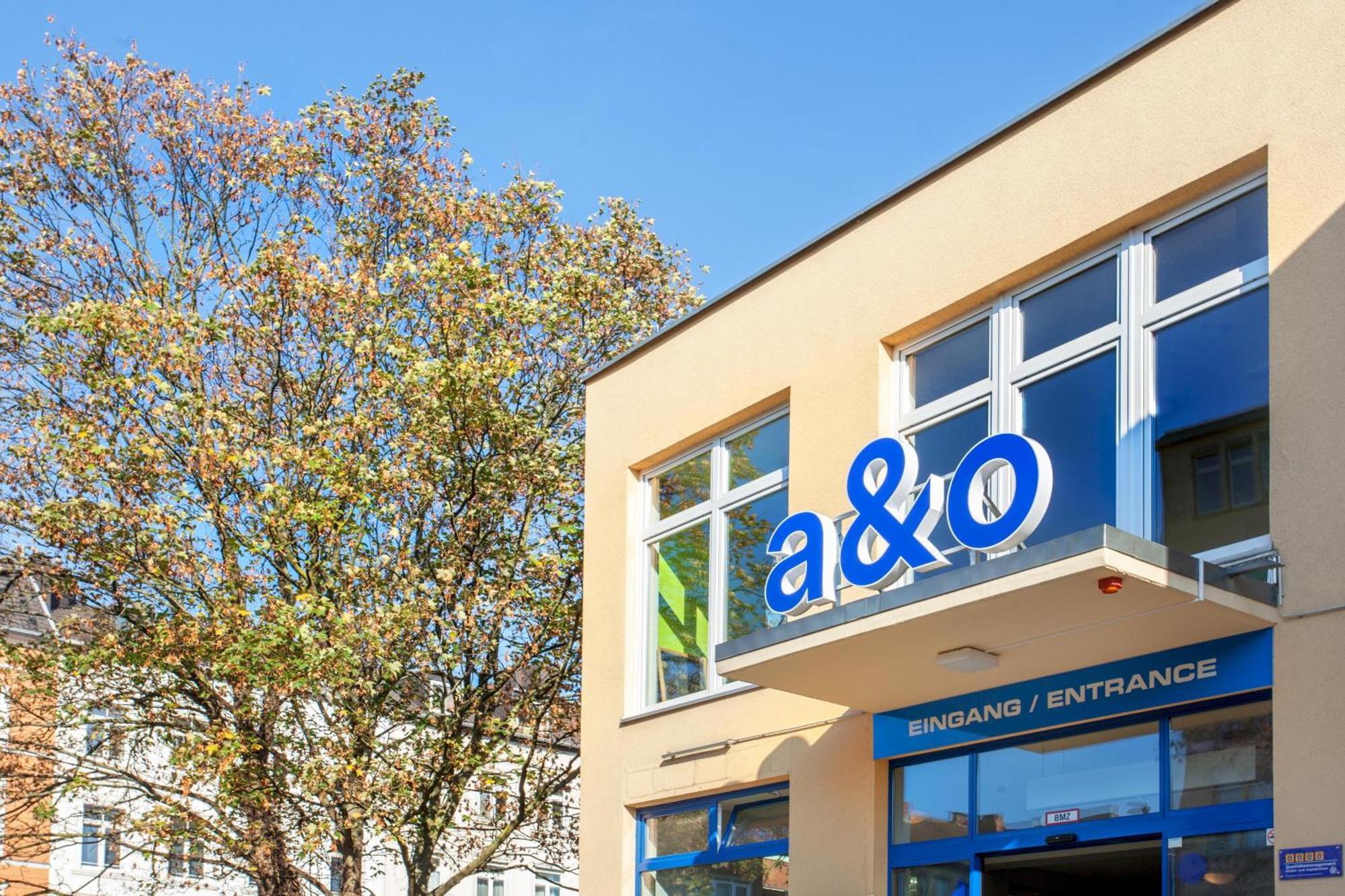 A&O Aachen Hauptbahnhof Hotel Bagian luar foto