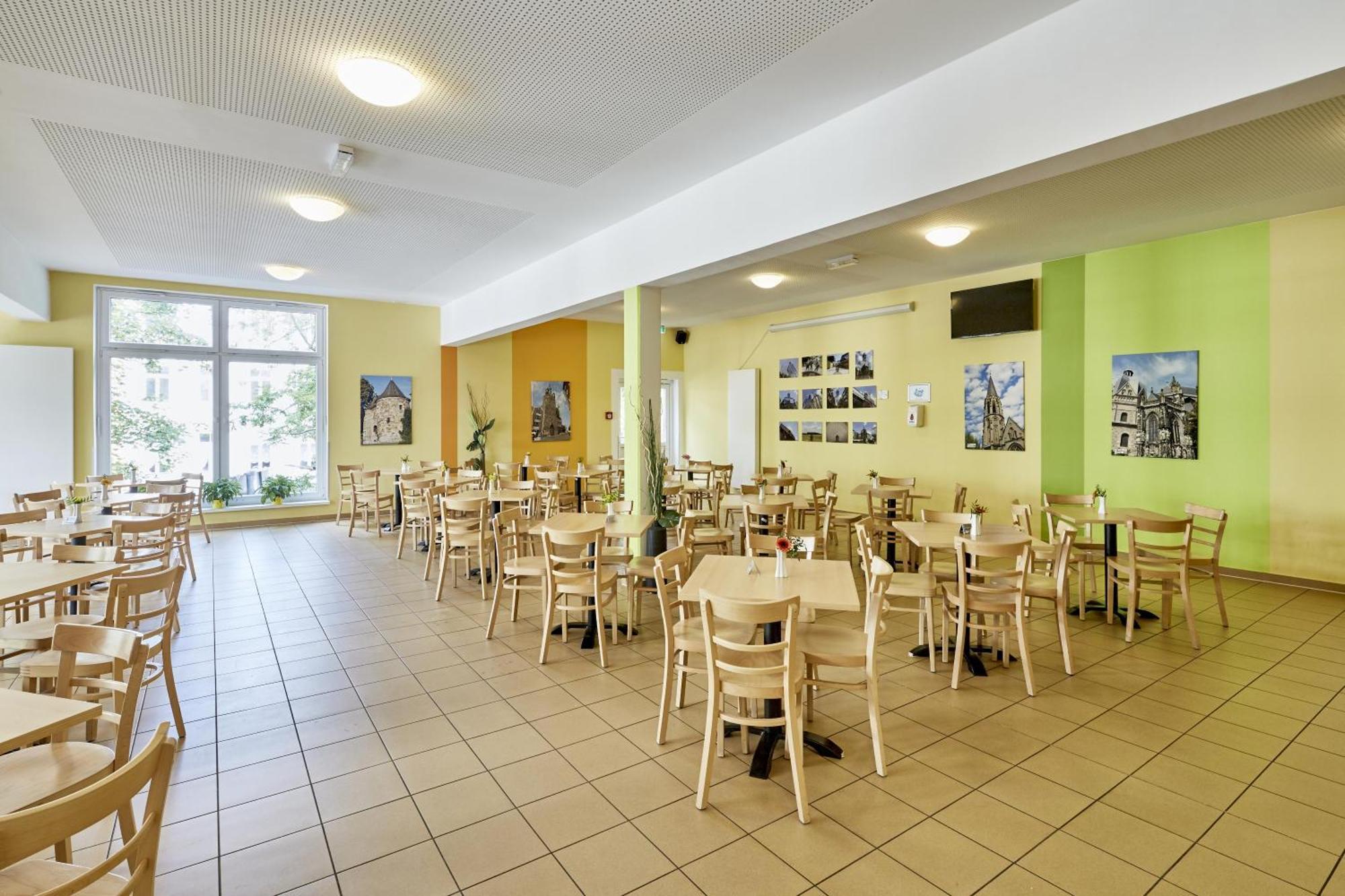 A&O Aachen Hauptbahnhof Hotel Bagian luar foto