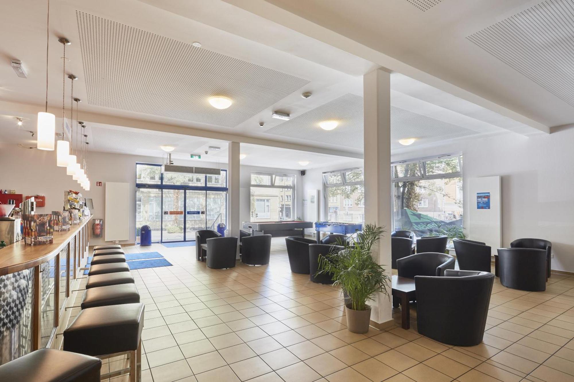 A&O Aachen Hauptbahnhof Hotel Bagian luar foto