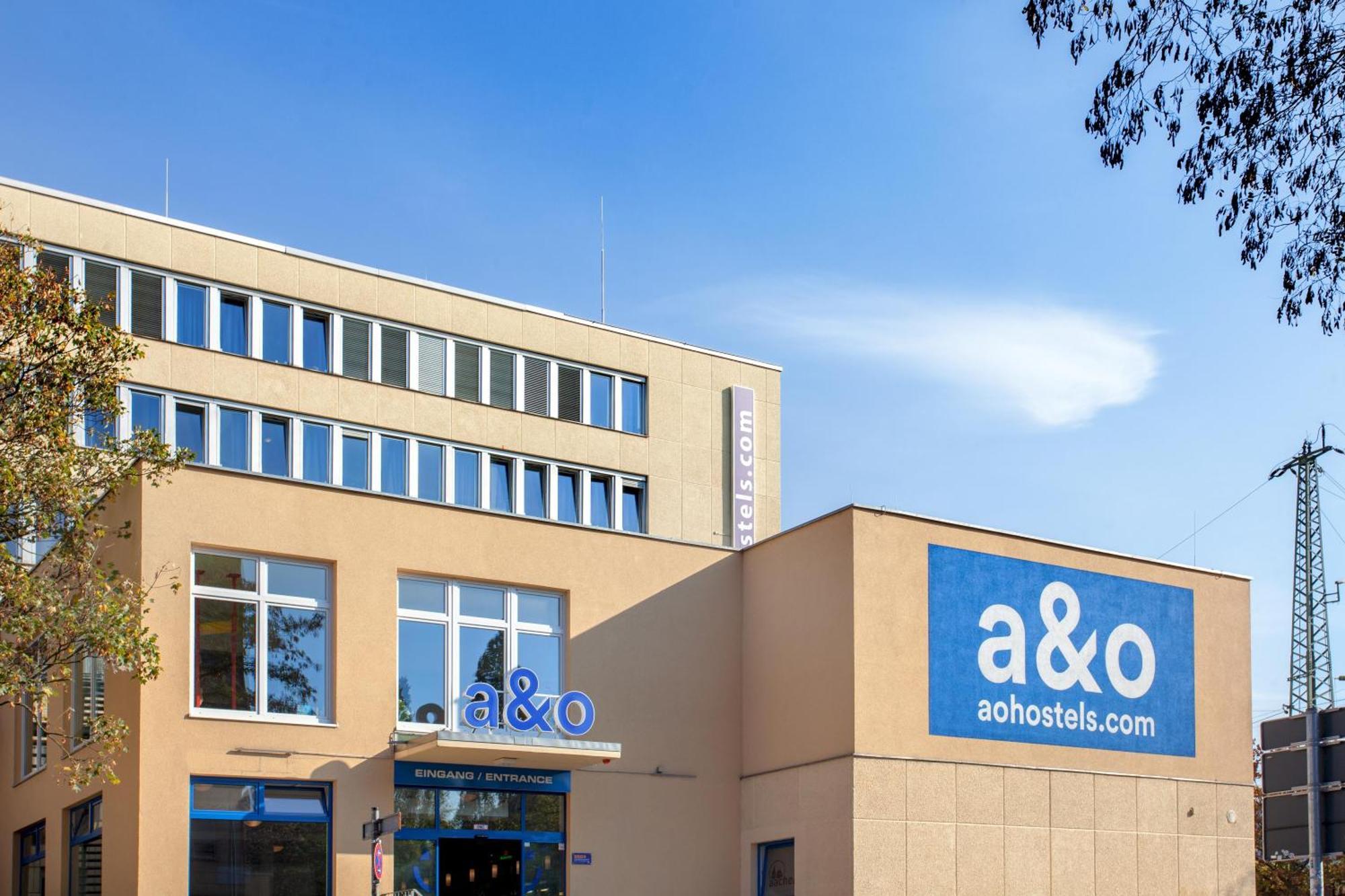 A&O Aachen Hauptbahnhof Hotel Bagian luar foto