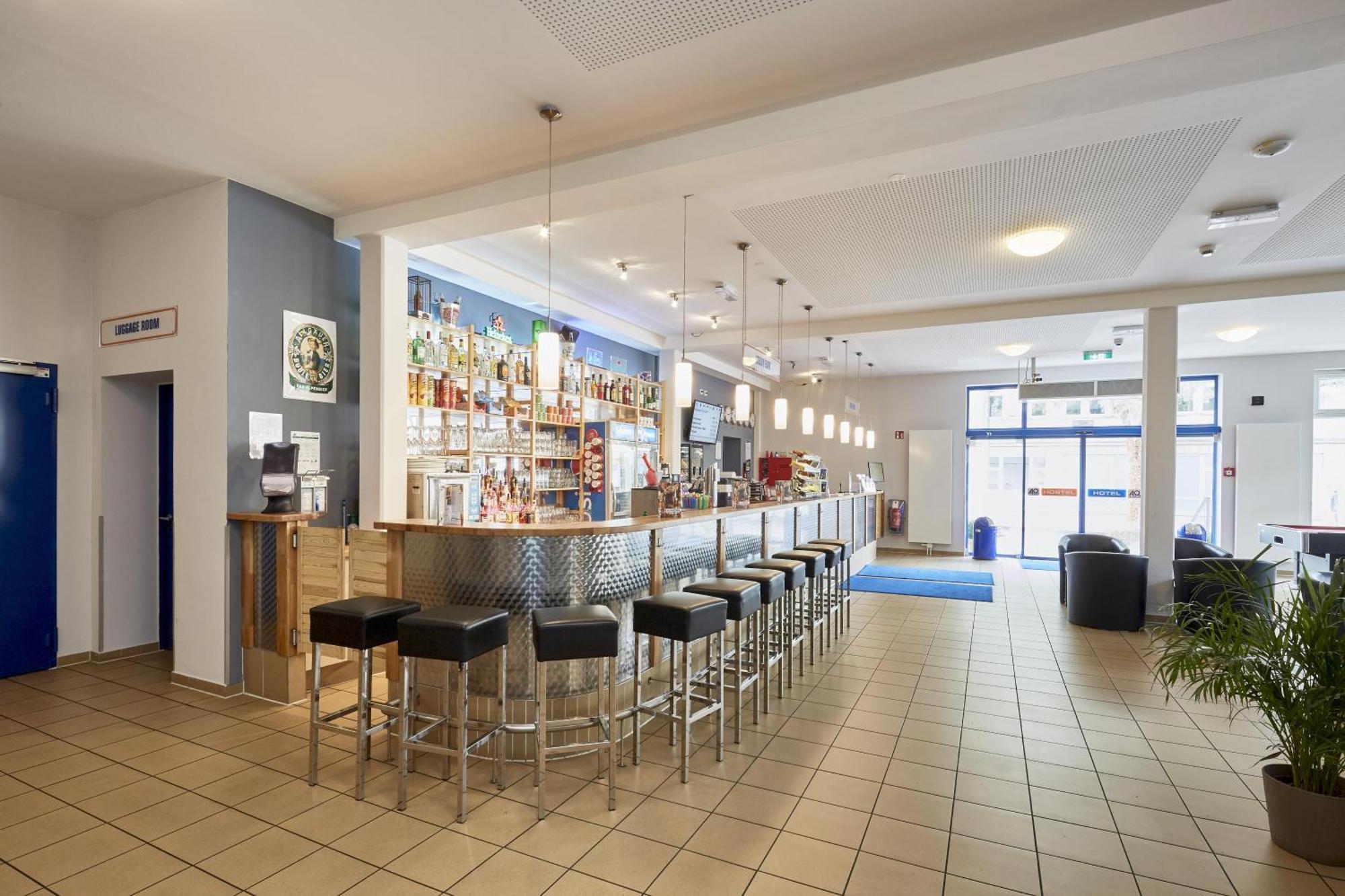 A&O Aachen Hauptbahnhof Hotel Bagian luar foto