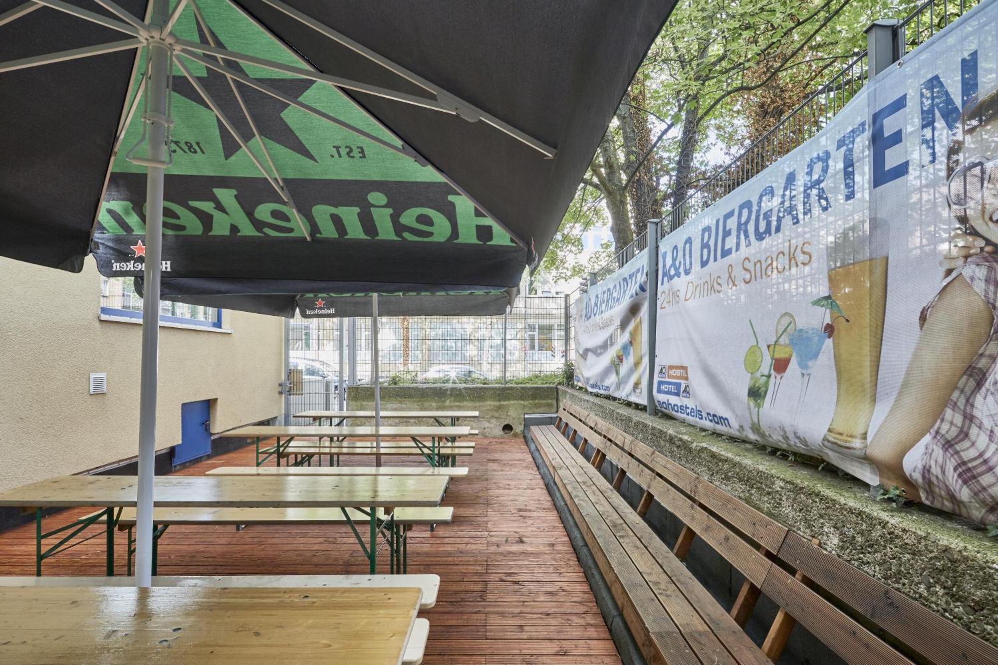 A&O Aachen Hauptbahnhof Hotel Bagian luar foto
