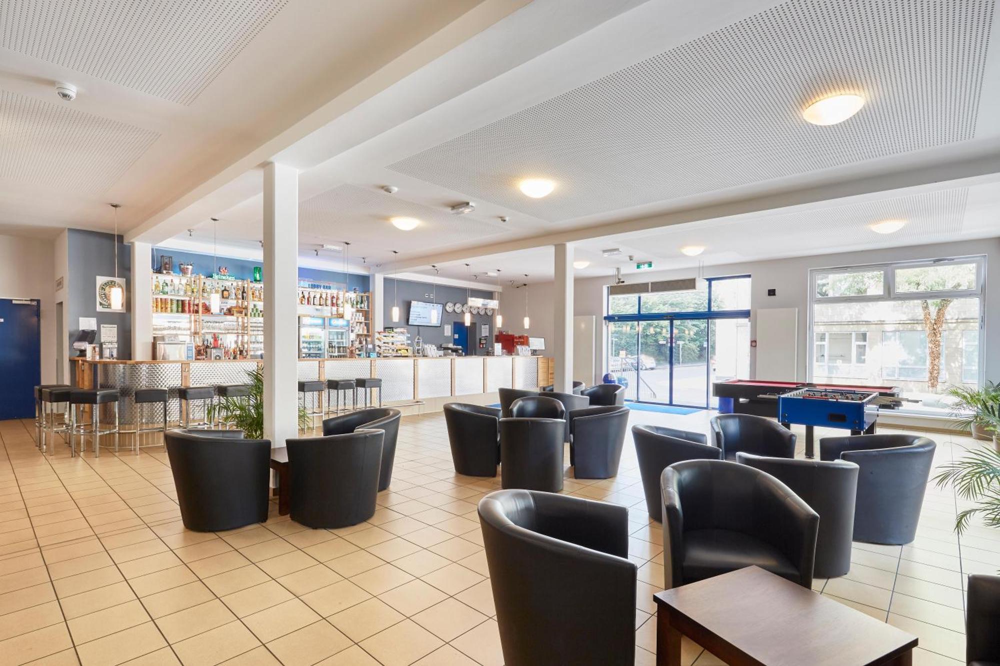 A&O Aachen Hauptbahnhof Hotel Bagian luar foto
